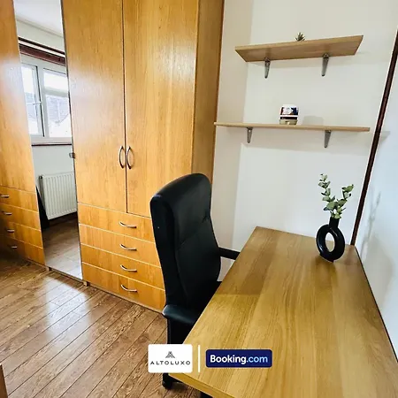 The European 3 Bedroom House By Altoluxoexperience Short Lets & Serviced With Free Parking *