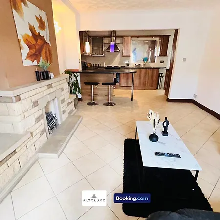 The European 3 Bedroom House By Altoluxoexperience Short Lets & Serviced With Free Parking