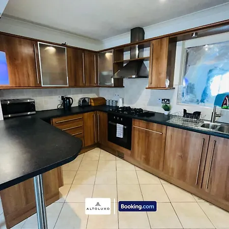 بيت للعطل The European Classic 3Br By Altoluxo Short Lets & Serviced Accommodation With Free Wifi & Parking *