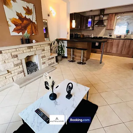 The European Classic 3Br By Altoluxo Short Lets & Serviced Accommodation With Free Wifi & Parking بيت للعطل